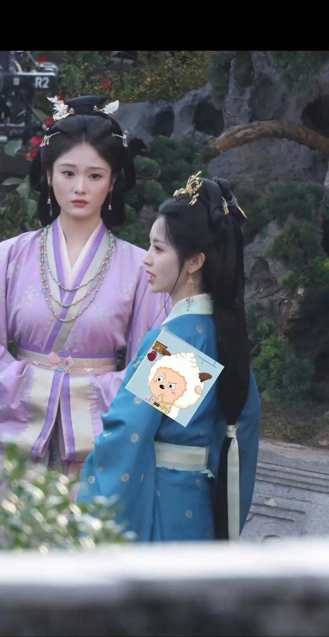 谁不想拥有田曦薇这样的闺蜜，连续三部戏都带闺蜜演女配，还直接上宣传海报，太仗义了