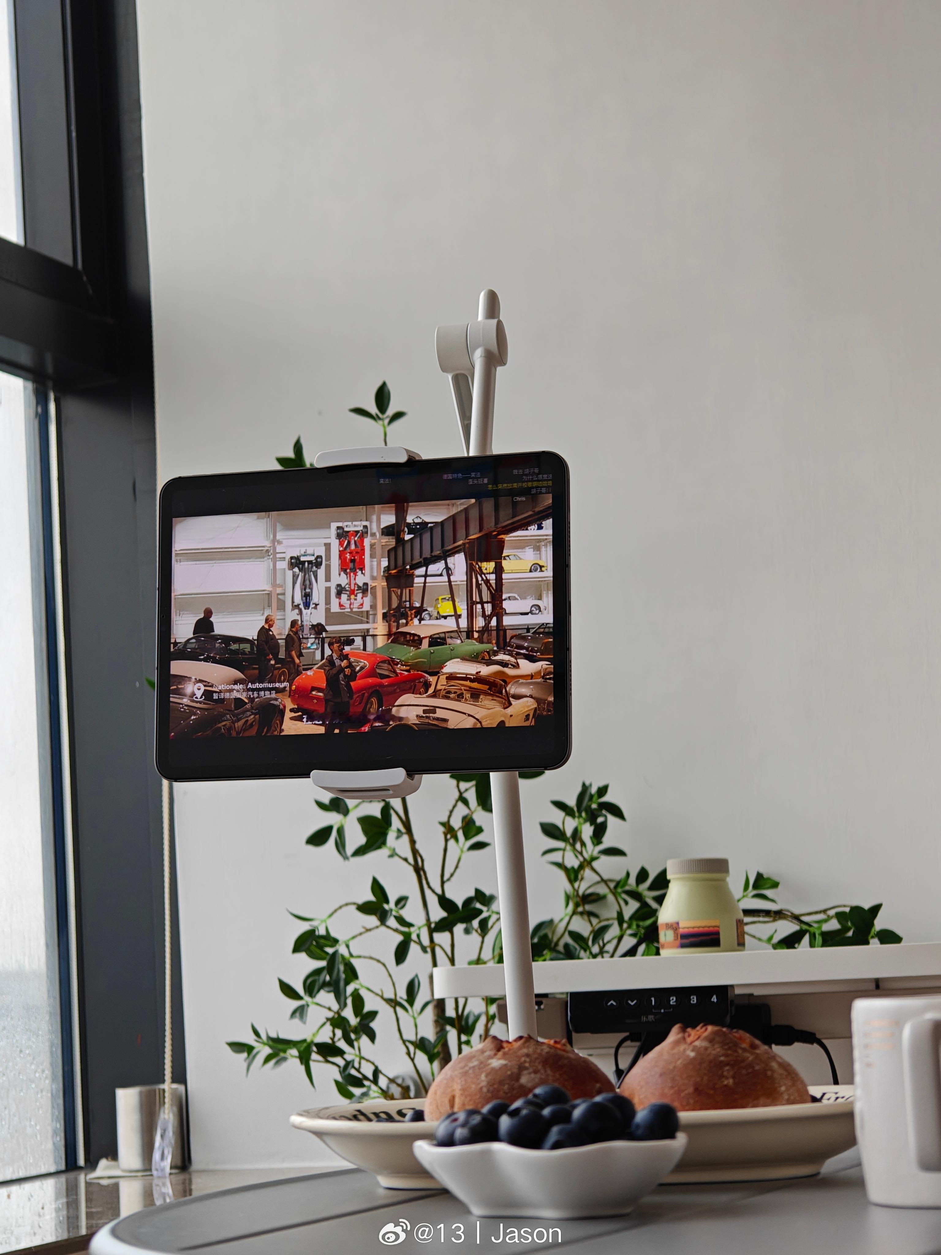 以前觉得站立式的 iPad 支架没什么用，直到遇到好用的，用习惯了之后，才意识到