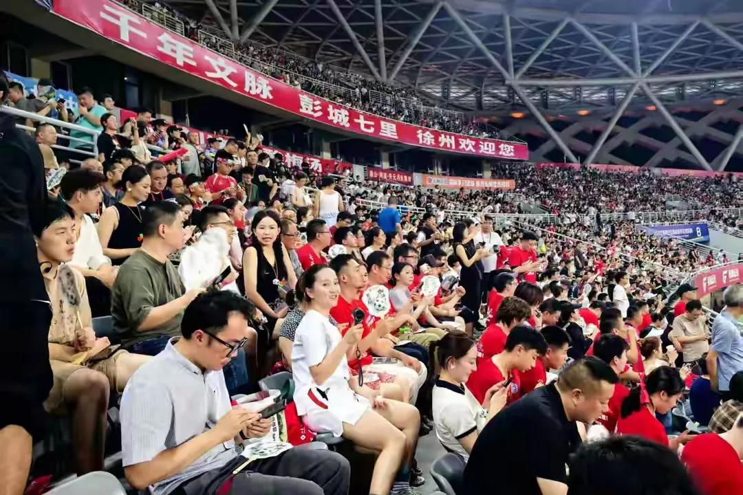“苏超”何以爆火
苏超也可以慢慢的走规范化职业化，走欧洲足球的道路。通过苏超让喜