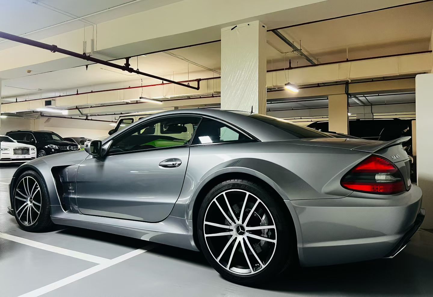 奔驰 SL65！5.5T大V8，自带大宽体，当年落地小300万的神车！