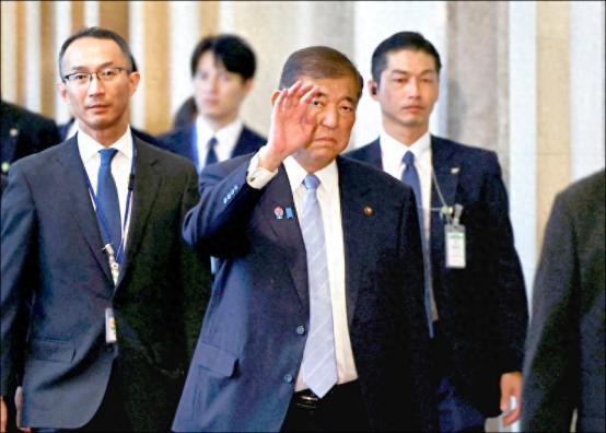 石破茂决定打破惯例。

要知道，在过去的三十年来，日本每逢战败纪念日，日本首相都