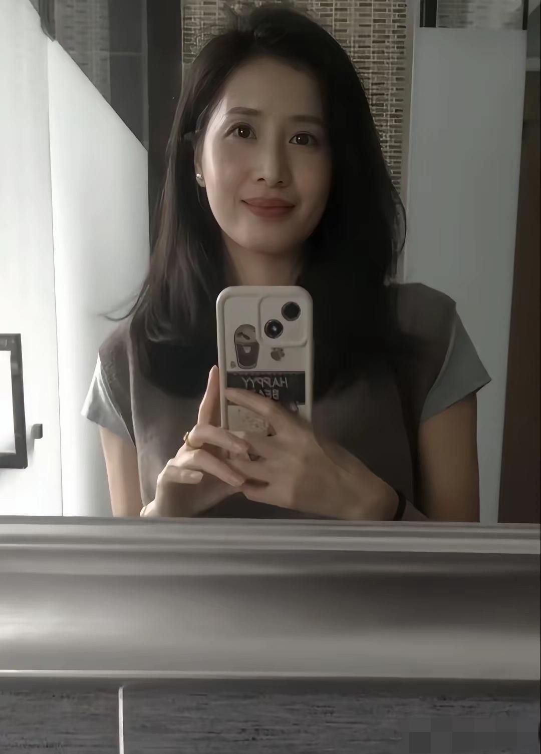 说实话，45岁这个样子，老不老？