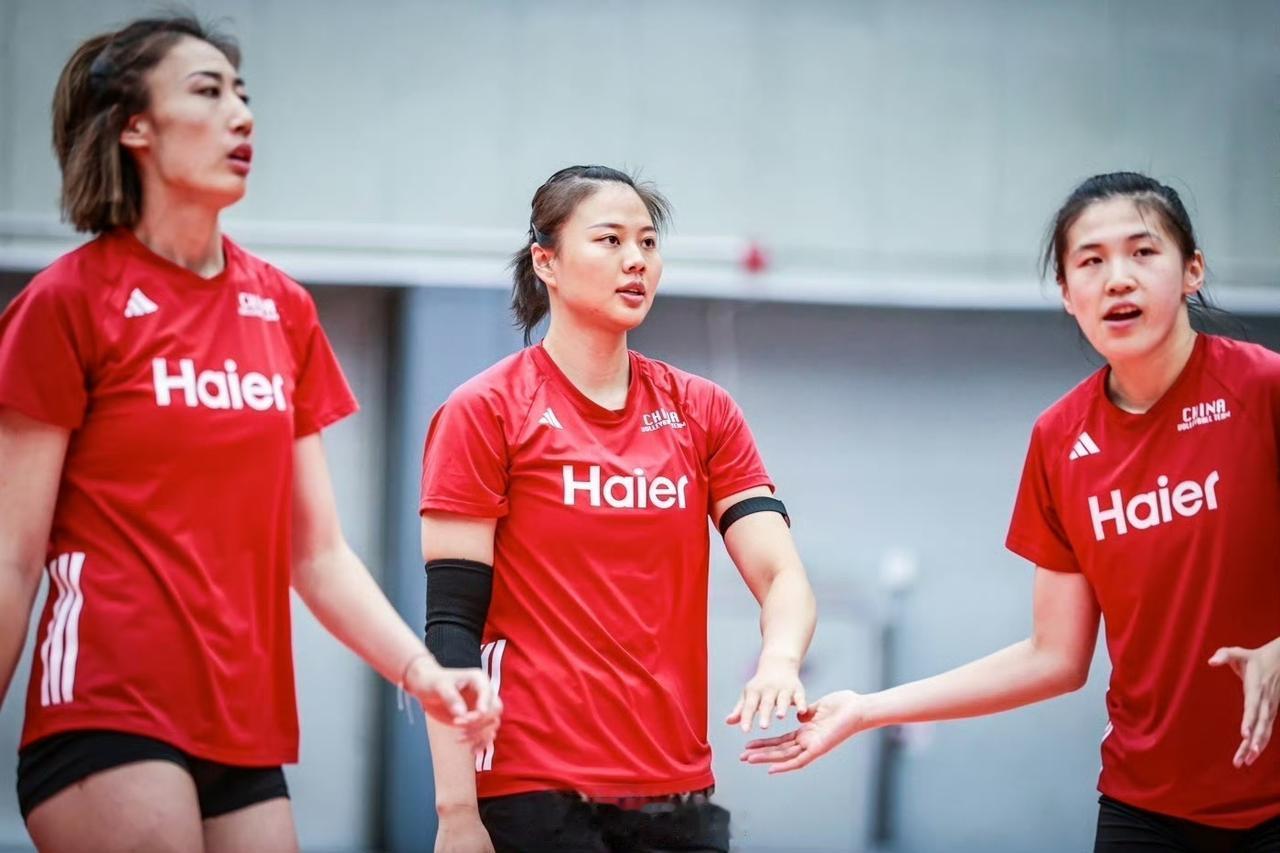 每逢世界大赛，中国🇨🇳女排队员名单都难产，这次也不例外，今天还没有出来，大家