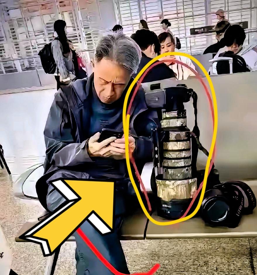 有人在高铁站撞见一幕，真是应了那句老话人不可貌相，海水不可斗量。
​一个大爷，打