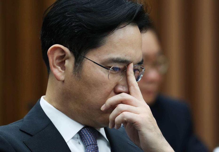 在全球半导体被地缘政治搅得鸡飞狗跳的当口，韩国两大存储芯片巨头三星和SK海力士，