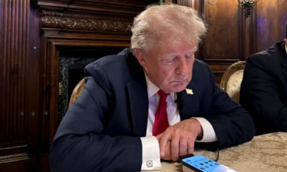 美国总统 特朗普接受美媒采访时透露，自己手背出现瘀青是因为每天服用阿司匹林，且服