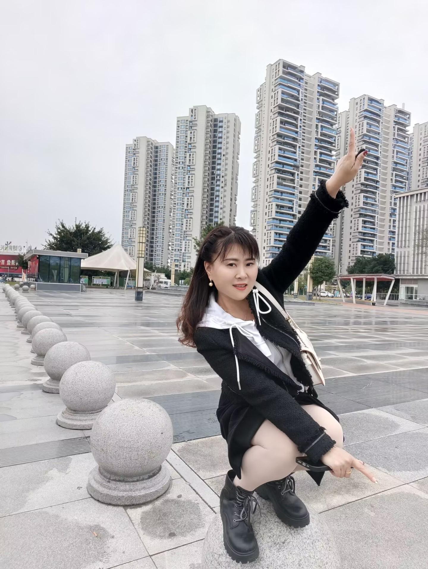 不是年轻才快乐  而是快乐才年轻！