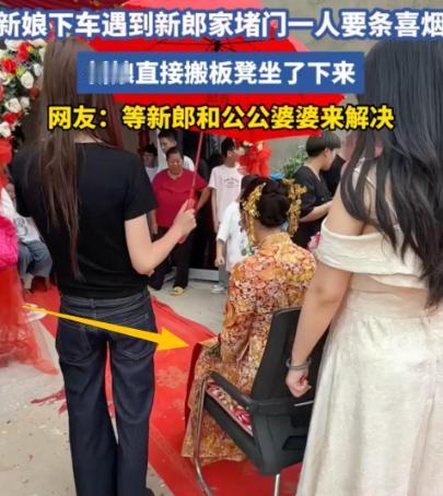 江苏沭阳，一对新人结婚，新娘到了新郎家，刚下车，等来的却不是新郎家亲戚的迎接，竟