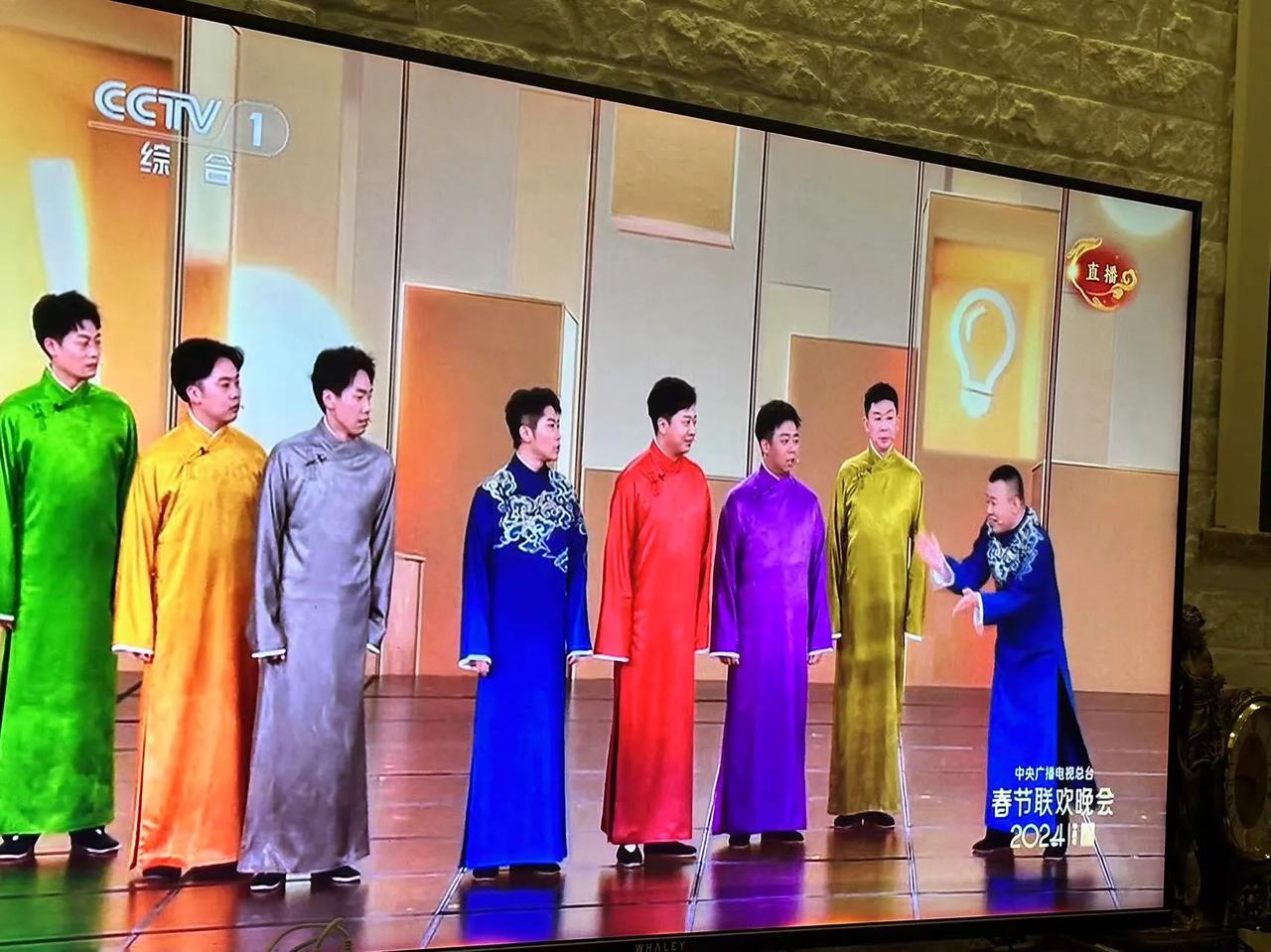 #春晚节目单来了# 金霏陈曦表演的相声尴尬程度，和岳云鹏孙越的有得一拼，实在太烂