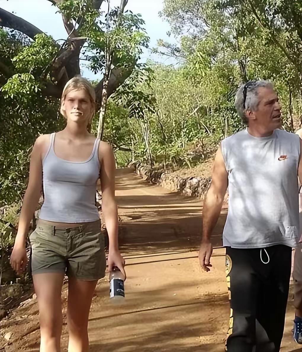 记得有这样的一句话：若要谁灭亡，就先要其疯狂。
爱泼斯坦的萝莉岛，就展示了其疯狂