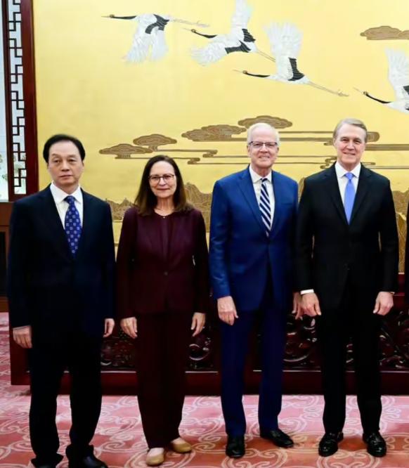 不达目的不罢休？谁能想到，美国国会代表团竟在我国“赖着不走”，明摆着不达目的不罢