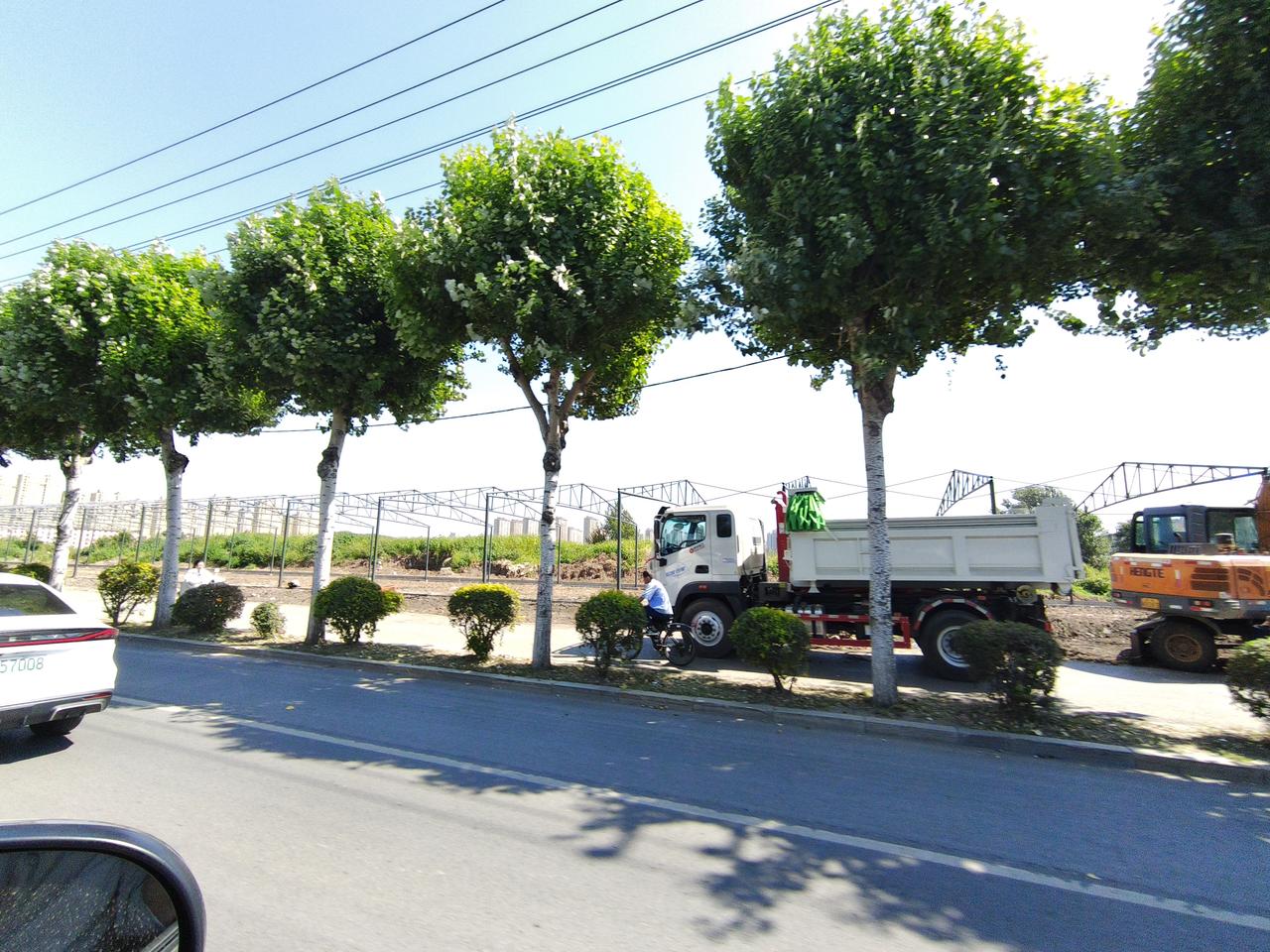 还是苏家屯人聪明，土地卖不出去，干脆直接搭帐篷出租，原有色金属加工厂计划拍卖的土