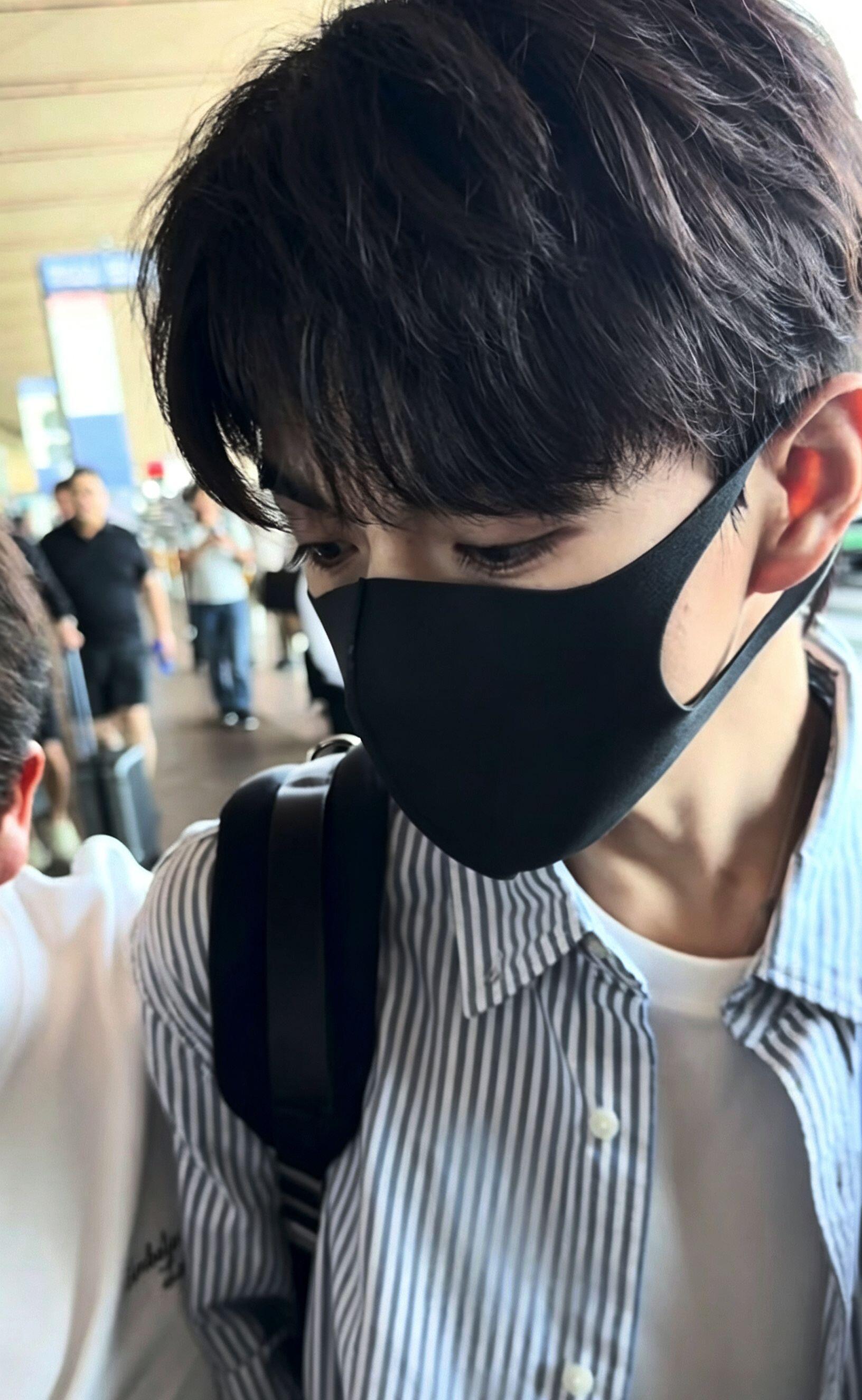 吕思瞳出来给我发条手势舞 ​​​