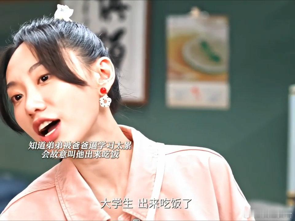 曹思被懂事困住一生 生逢其时曹思开启错位人生回望曹思的一生，全是身不由己。幼年丧