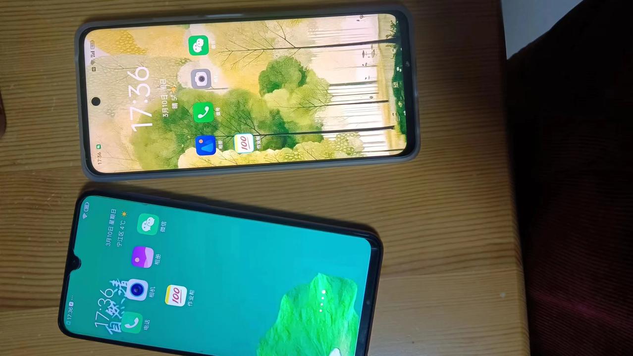我用了五年的手机，在老公的应允下，终于退休了。因为一直套着手机壳，所以外观保存得
