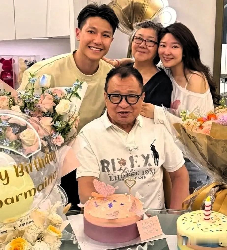 许绍雄欢喜哥走了，
最伤心的不是他的老婆，
也不是他的女儿，
而是他的继子！
