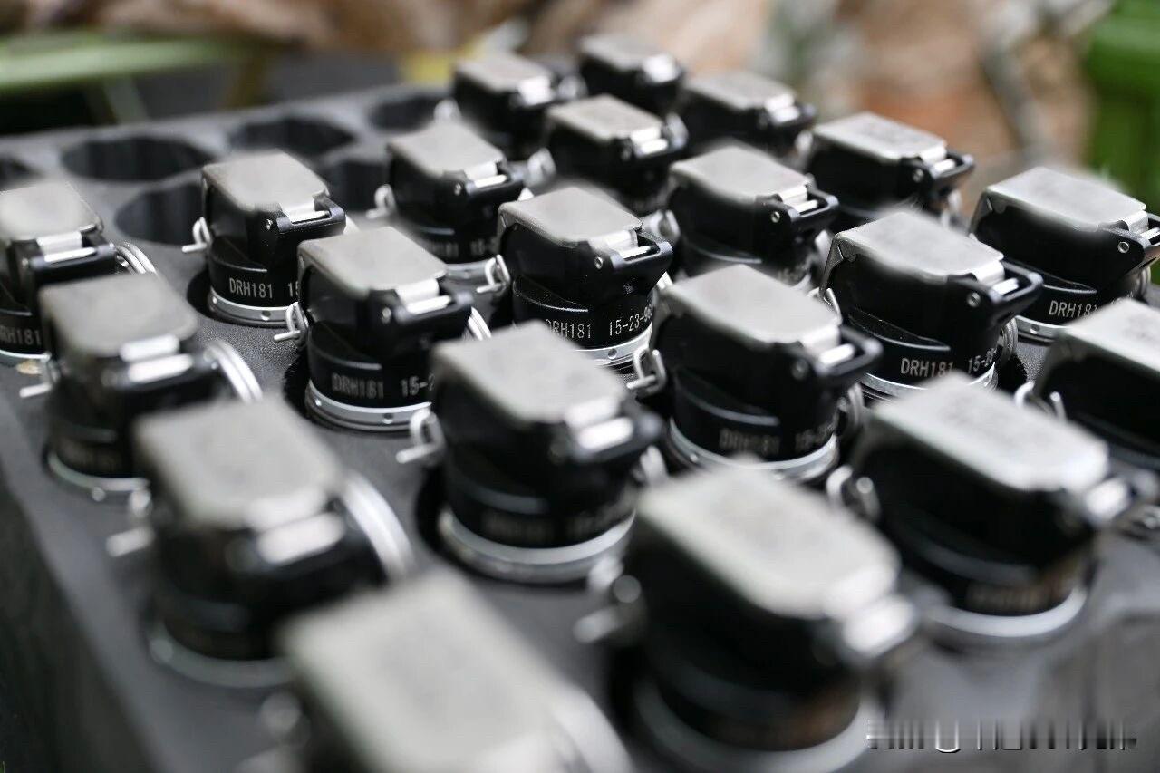 近日，东部战区陆军第73集团军某合成旅，为紧贴实战需求，锤炼官兵心理素质与实战技