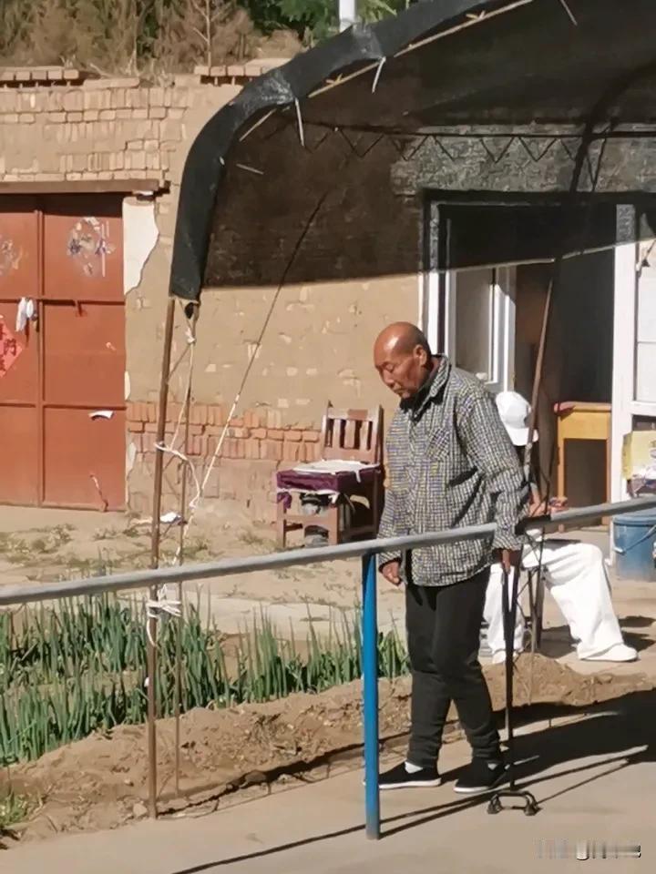 关于未来房地产的趋势，我们已经安全避开硬着陆，不会再出现抢房炒房的现象，更不会出