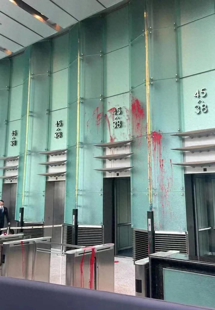 一看到是内地男子心里就一紧，千万不要有人故意干高级黑的事！更不要有人在网上为他叫