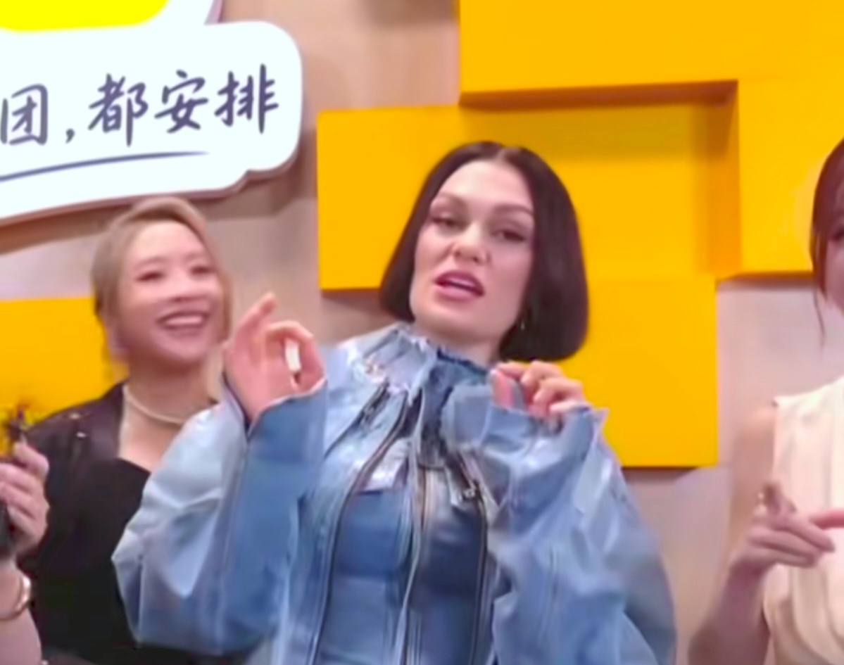 我认为这不仅是娱乐破圈，更是观众审美对工业流水线的一次无声反抗。大家都看惯了修音