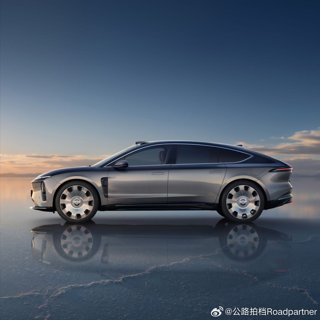 蔚来ET9权益调整简单来说，不要权益可以减10万元现金对于已经提车的用户可以选择