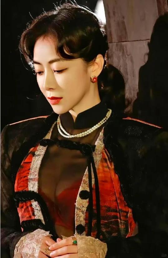 陈紫涵的性感大变，不漏依然迷人 