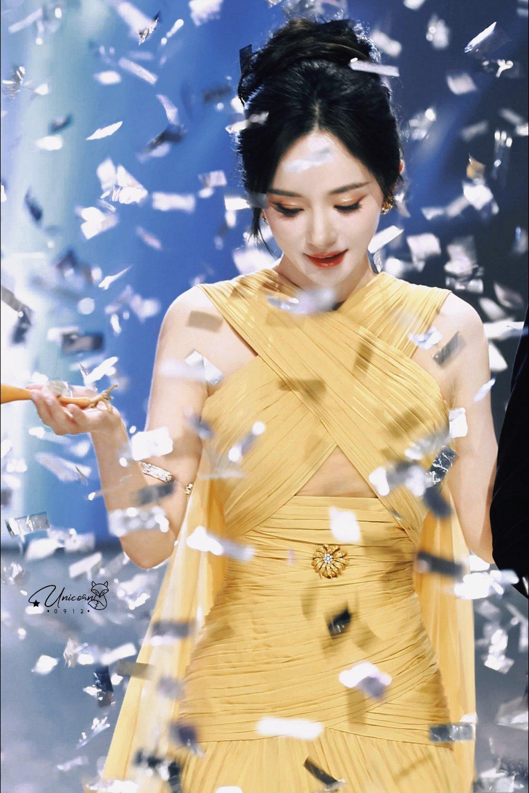 幂级恐惧犯了幂神的伟大无法用言语形容！专属于年度优秀演员杨幂强者之路正在一步一步