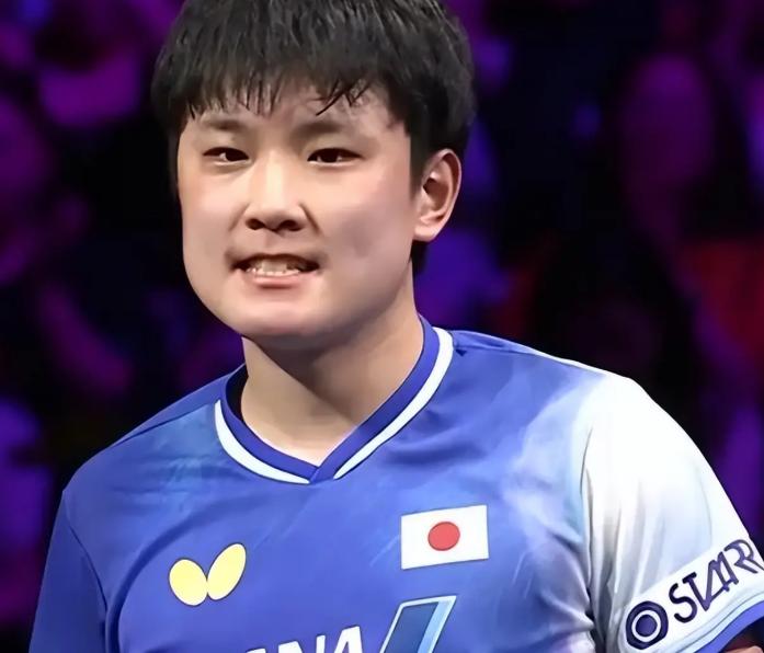张本智和输球被骂 “叛徒”，


输球后悄悄嘀咕，
拿日语中文都说了一遍，
声音