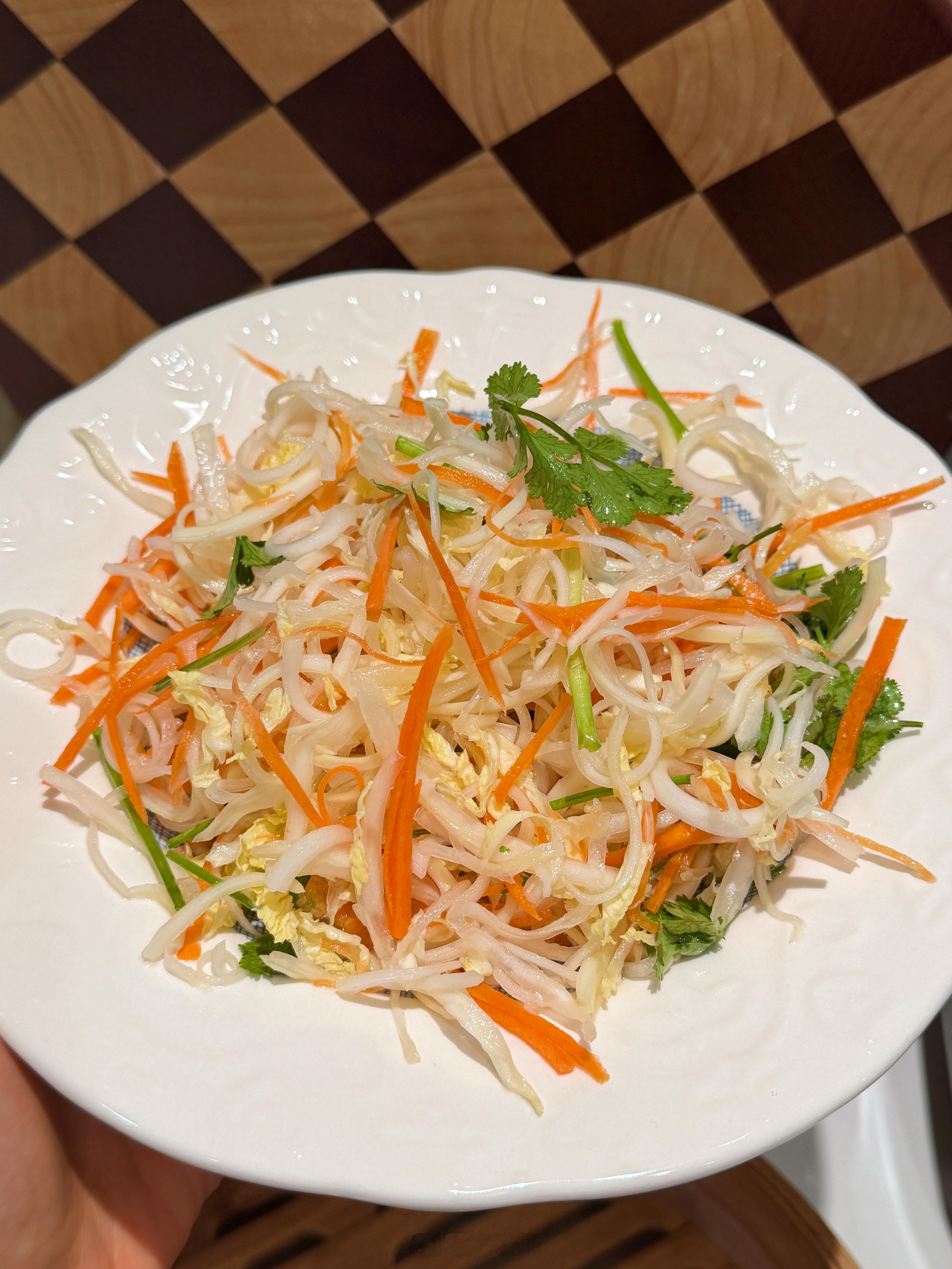 猜猜看，这是胡萝卜凉拌啥