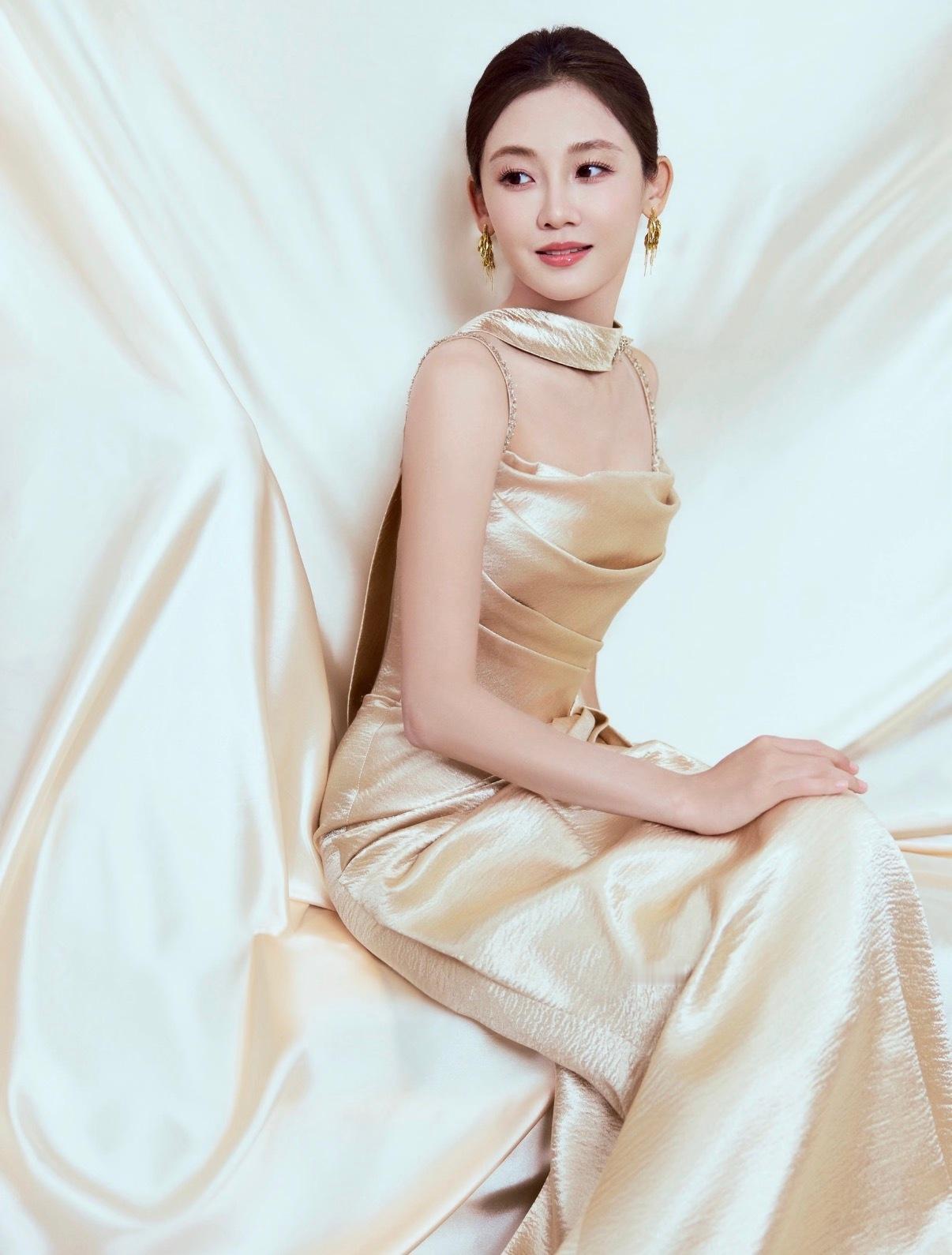 【人像摄影】演员苗苗。郑恺苗苗带两个孩子去加拿大上课郑恺苗苗在加拿大租了一个月房