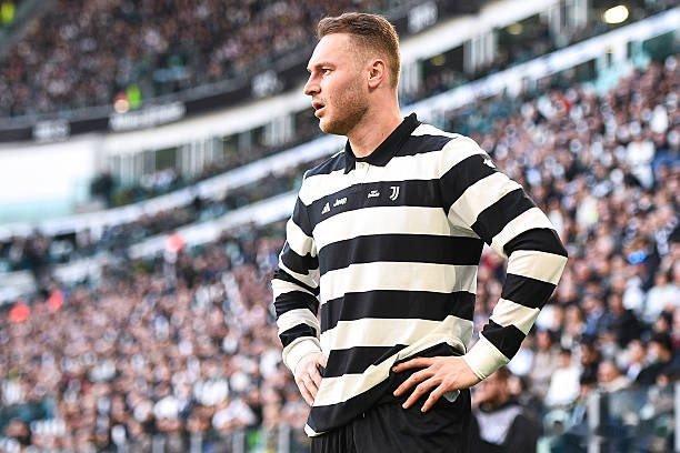 米兰体育报：库普梅纳斯在首回合面对加拉塔萨雷的比赛中梅开二度，这让加拉塔萨雷重新