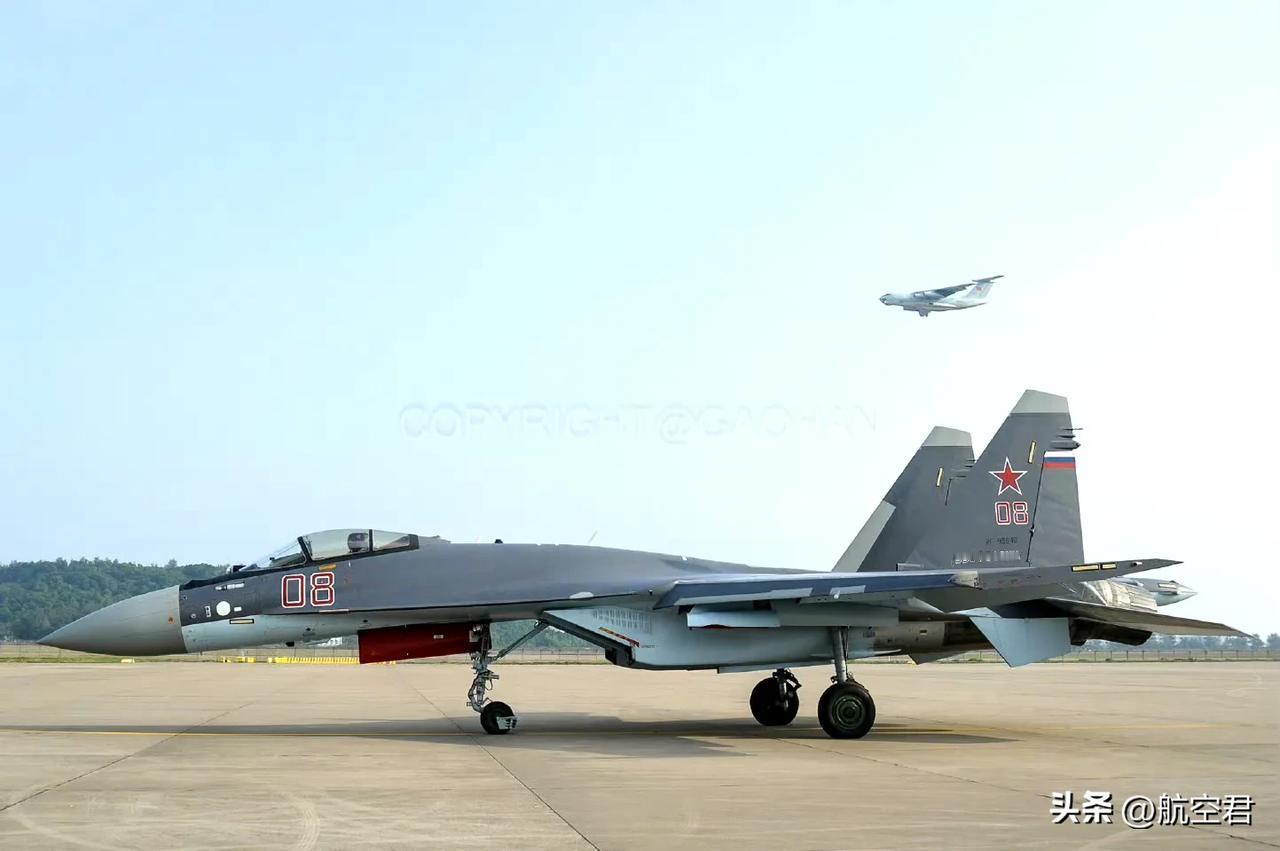 SU-35在2014年珠海航展的表演给人印象非常深刻，大家也从此记住了苏霍伊试飞