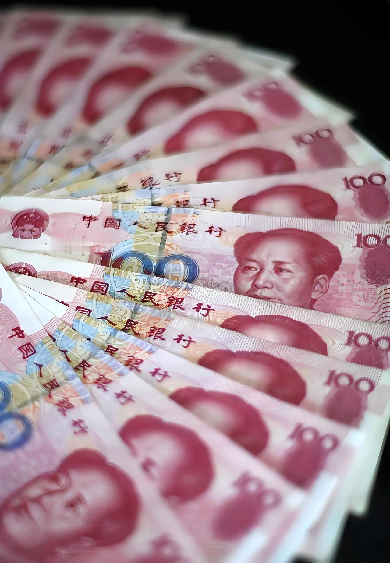 有人说:  “一个人，他钱再多又能怎样？无非就是比常人多睡几个女人，多吃几只野兽