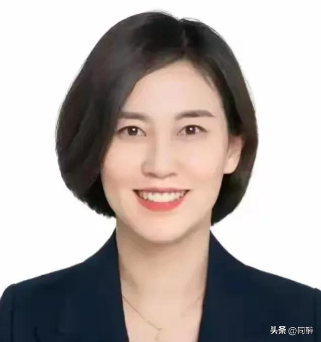 葡萄美酒夜光杯，庆祝院长获奖归。
南丁格尔七人中，韩副院长分外美。

5月12曰