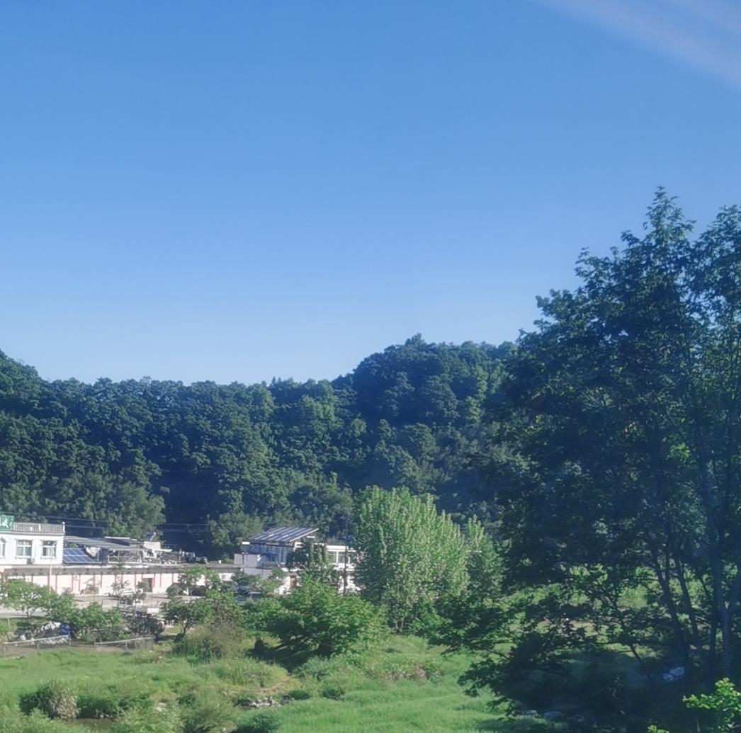 母爱，是最温柔的牵挂。

她纵然不完美，也是生养你的人啊。……，你有什么资格对她