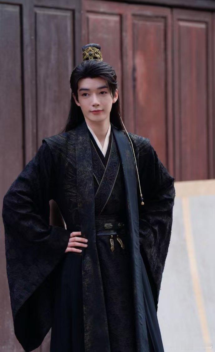 林凯 零零后也有自己的天选古人  束发披发，书香异域，林凯的古装风格多变，却都能