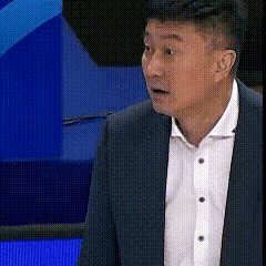 太压抑了！
这个场景广东球迷应该很熟悉，更多还有麻痹。
当杜峰追着杜润旺骂出那两