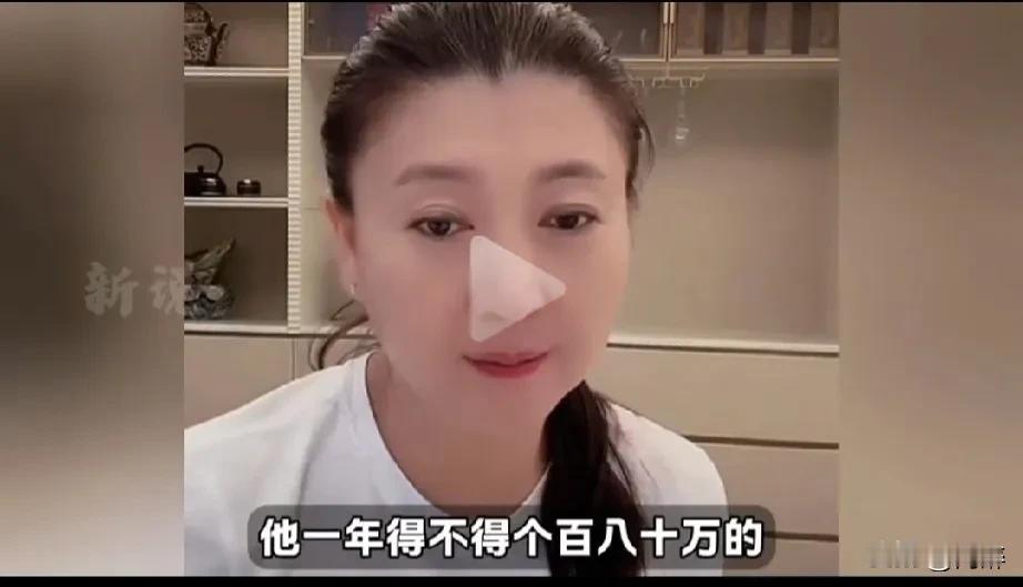 一般人感叹：生活压力山大，穷得都快揭不开锅了！

何不食肉糜者则在直播间里向每月