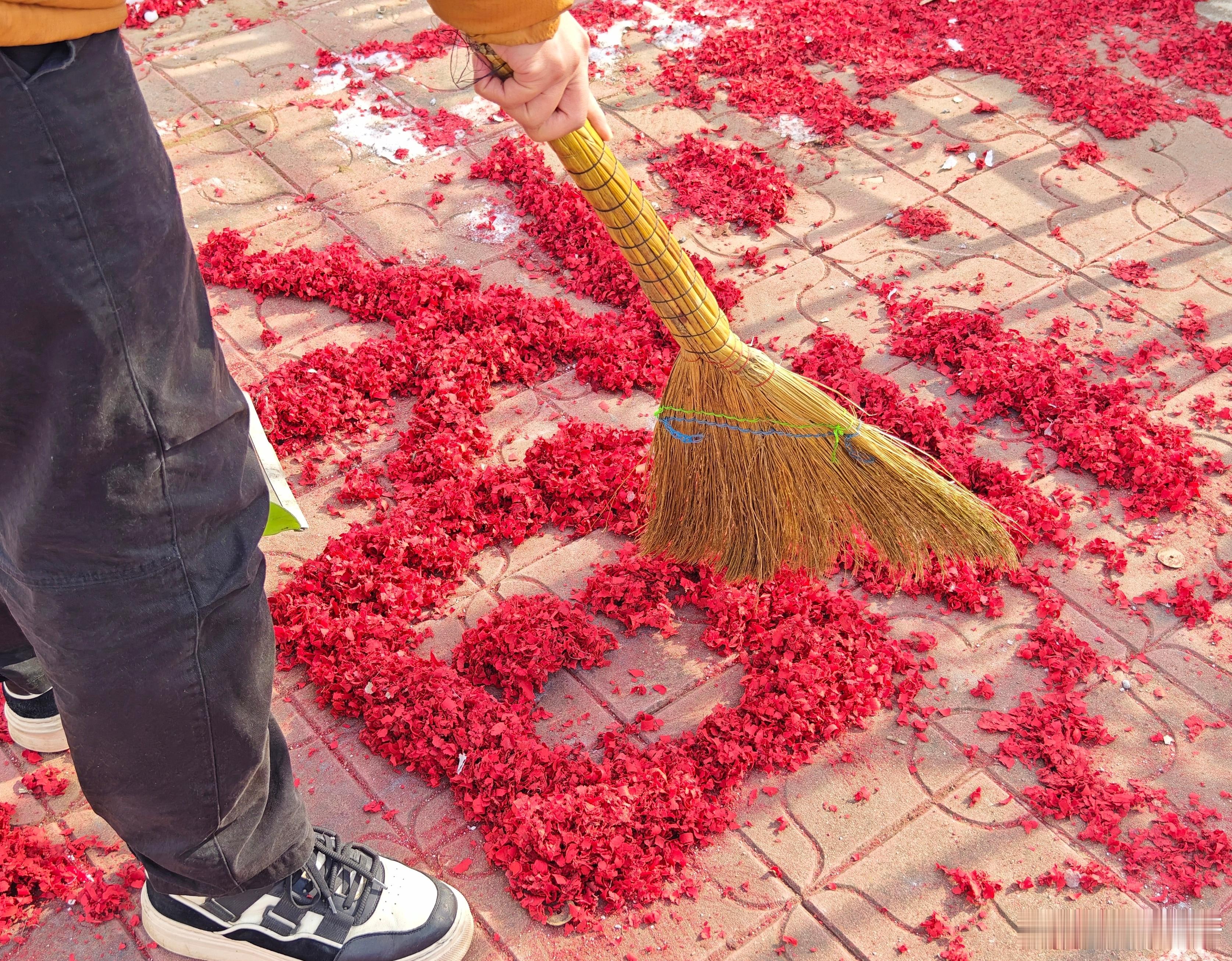 祝大家蛇年大吉，福气满满，新年发大财！ 