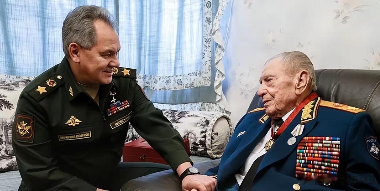 苏联最后元帅临终遗言劝普京：俄罗斯的未来答案在中国苏联最后元帅亚佐夫经历苏联解体