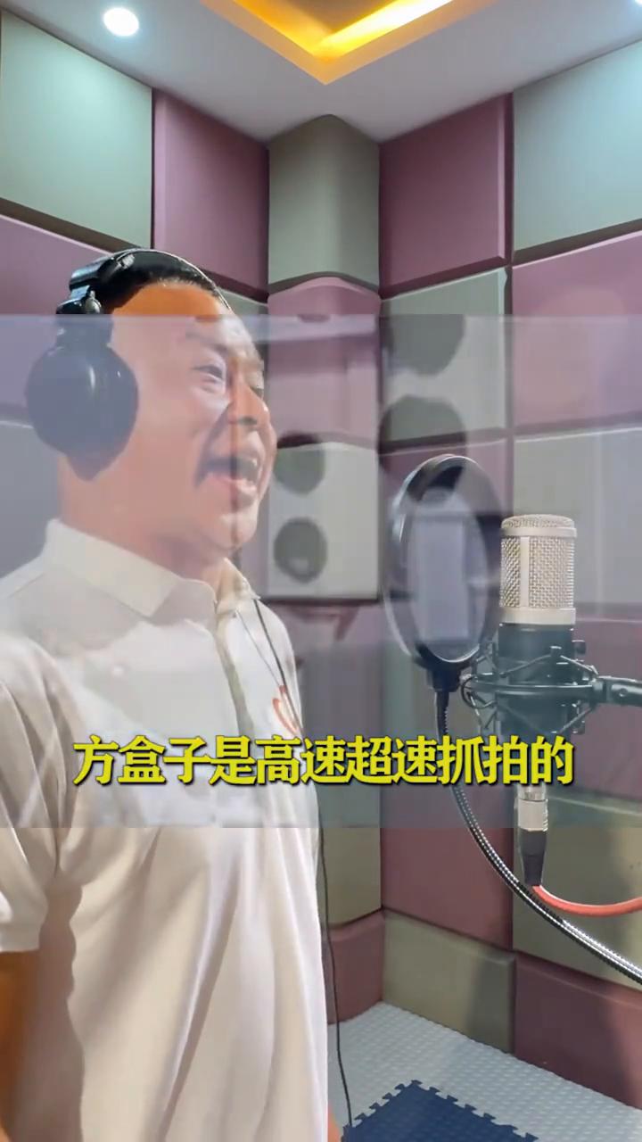 小黑是抓坏蛋的，小白拍违停的，方盒子是高速超速抓拍的，长盒子加黑眼睛是区间测速的