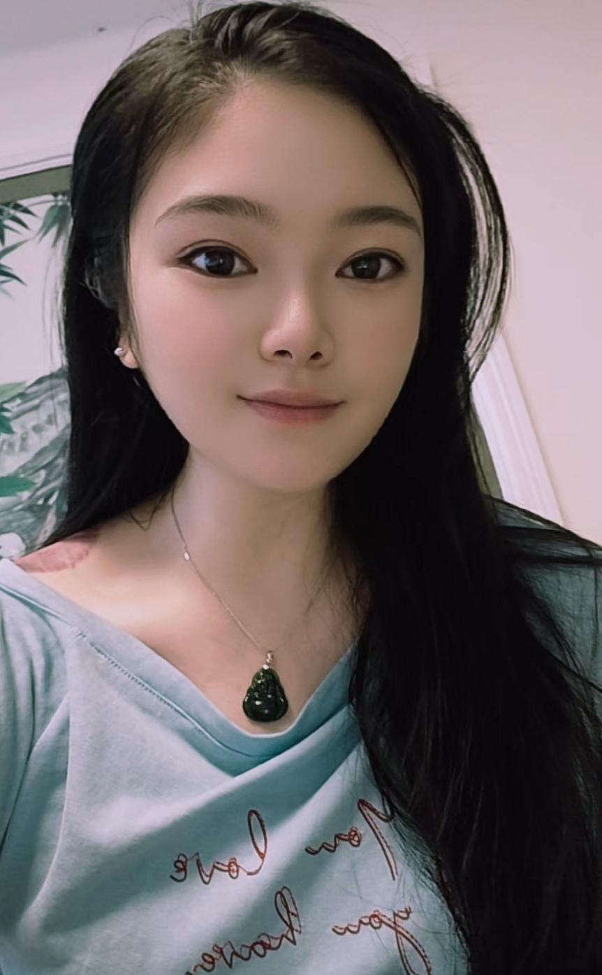还是胖点好，，不容易招渣渣来身边，哈哈哈
