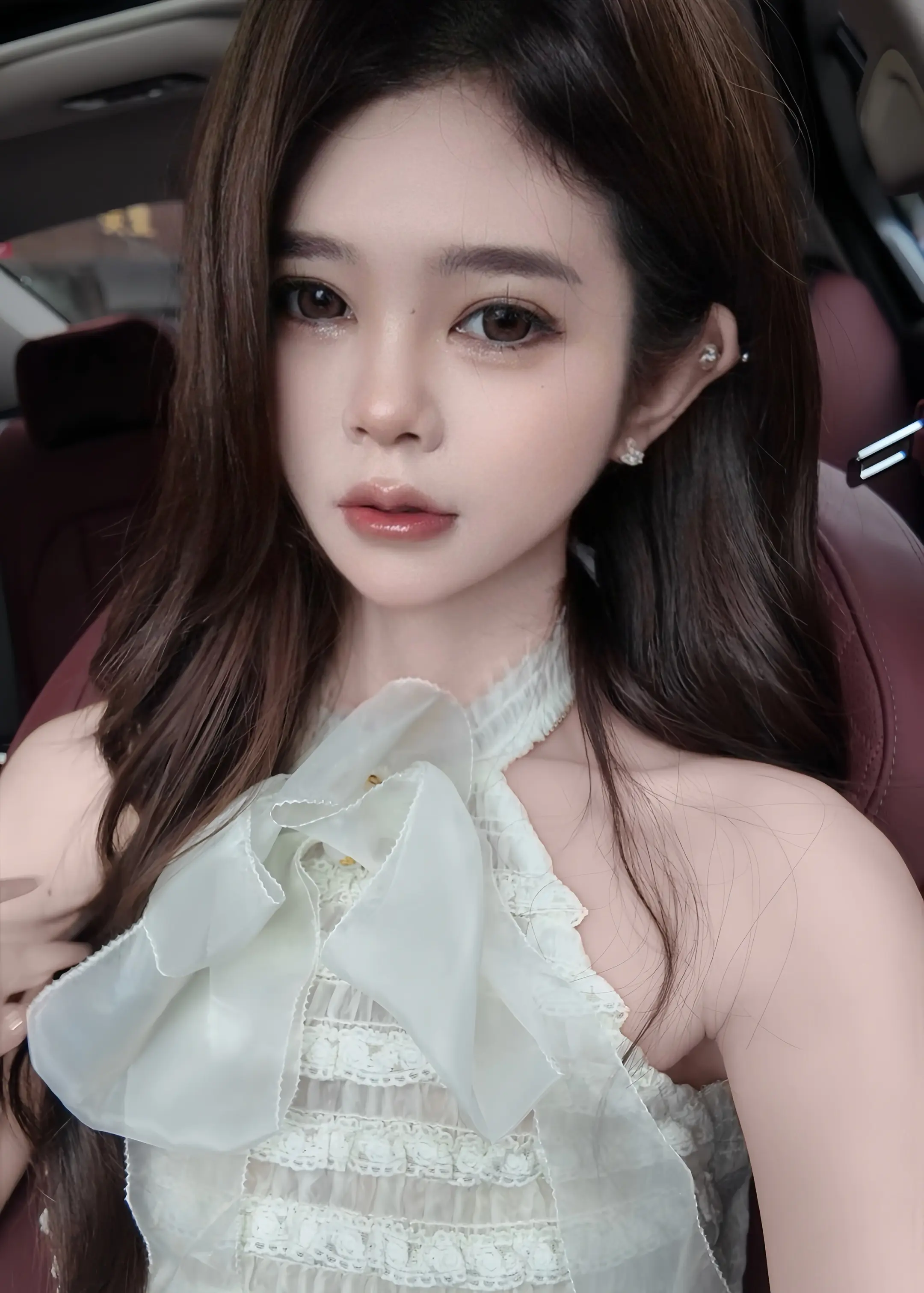 姐这颜值替代不了你们得Ai?