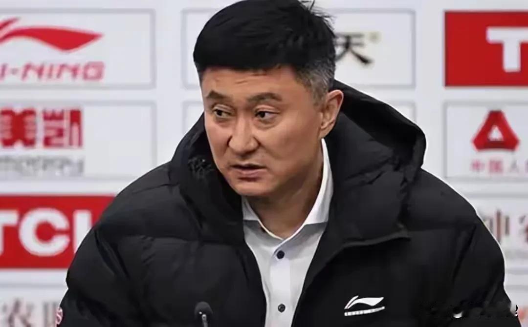 虽然广东队无惊无险赢下了广州队，但杜锋却高兴不起来，因为三名外援有俩还未能融入球