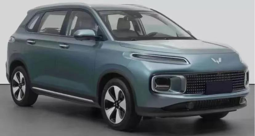 最近，我发现五菱又要推新车了，这款新车就是五菱星云。
从目前已曝光的图片来看，这