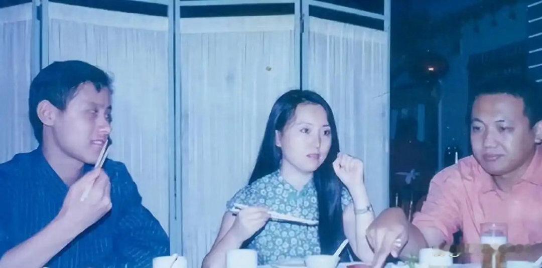 1992年，陈晓旭与丈夫郝彤罕见同框，才子佳人却未能共度余生 