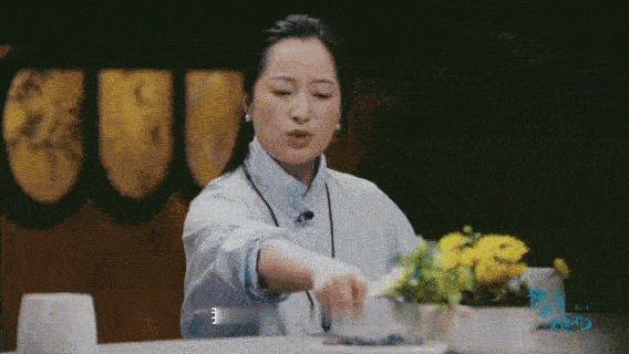 老婆亲自教老公和女同事聊天脱口秀和Ta的朋友们 比起争吵对峙，杨鑫有着独特相处智