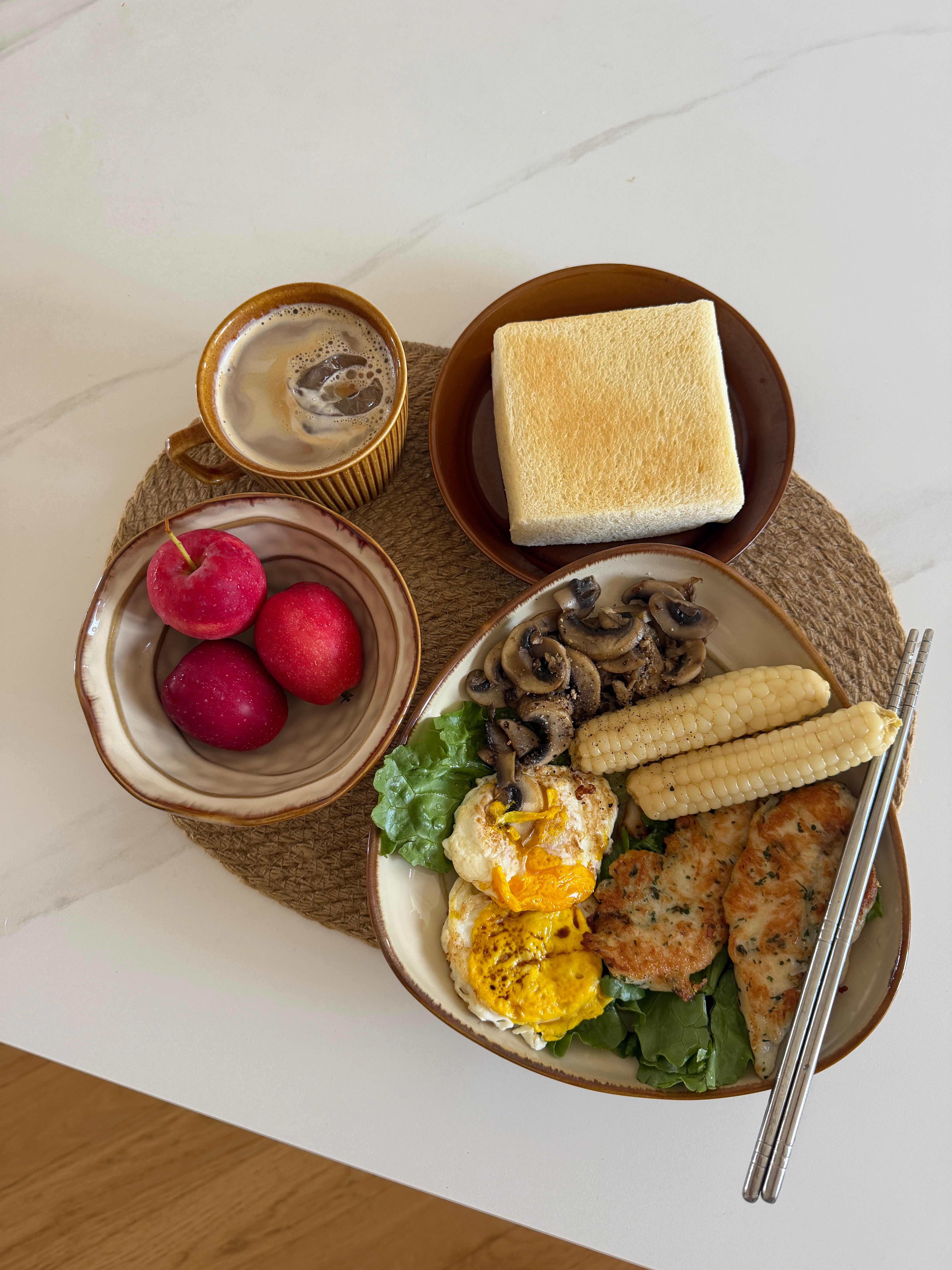 分享今天的早午饭只要在家里就想吃自己做的白人饭 ​​​