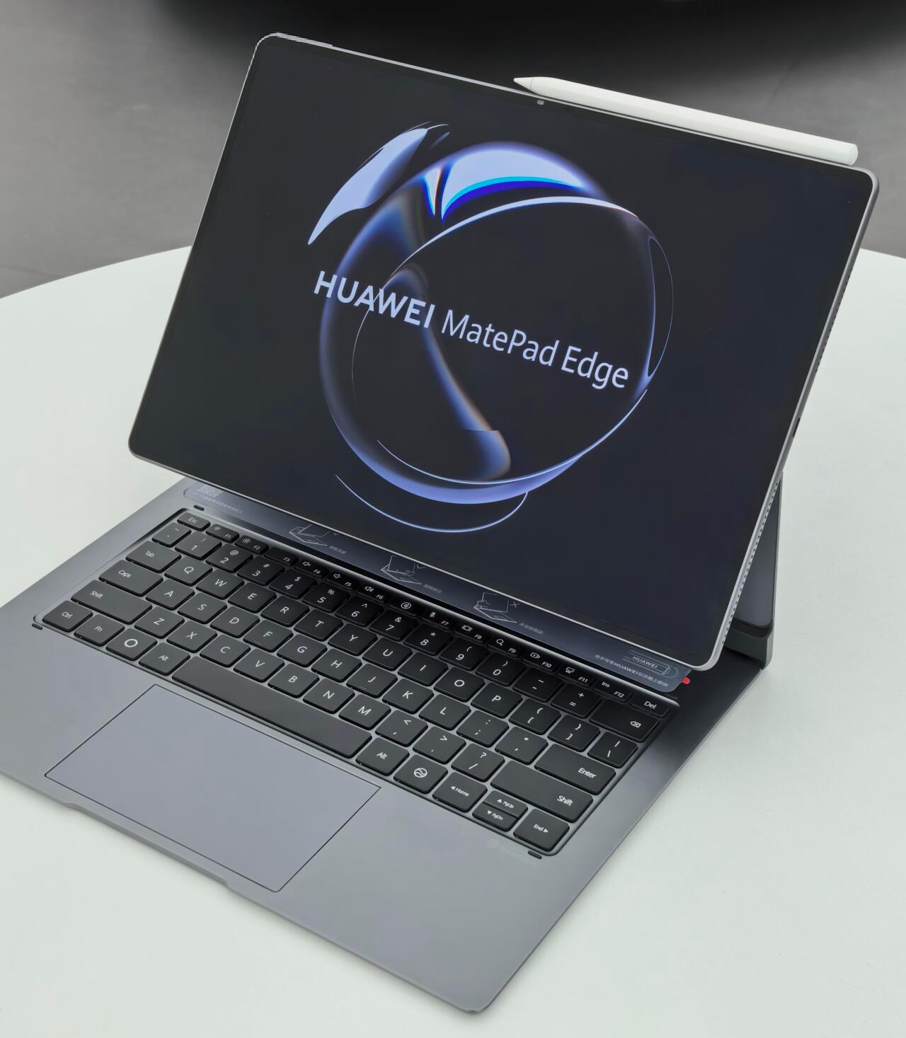 移动办公的新宠来了是巨幕平板也是性能电脑华为还是太懂了，感觉接下来很多打工人出差