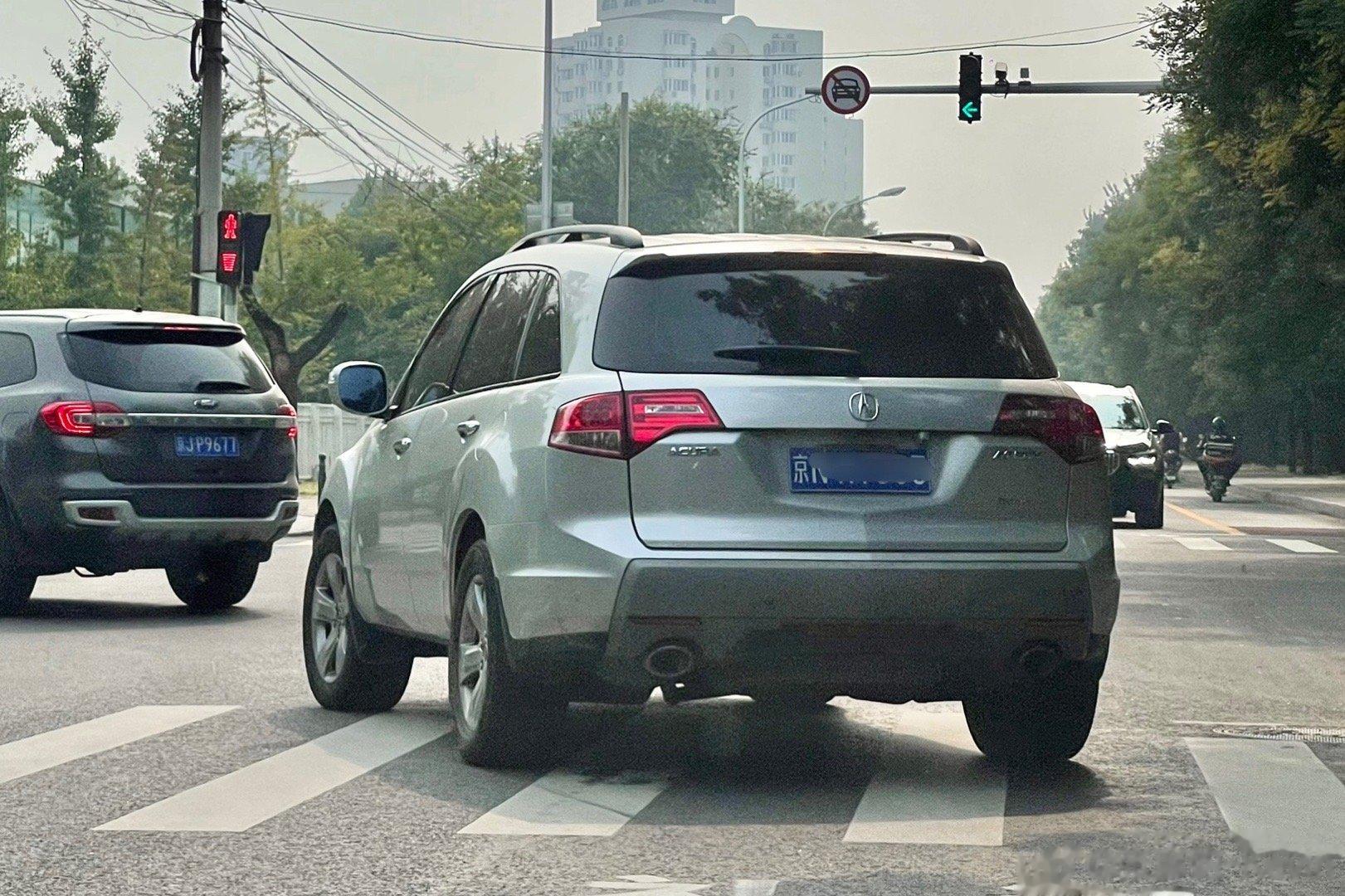 我特别喜欢那个年代的讴歌设计，科幻、还有力量感，也不知道怎么后来在国内市场就慢慢